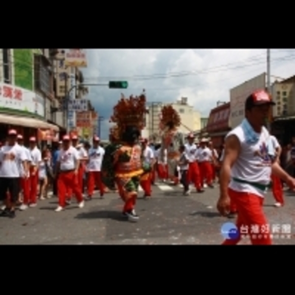 南投市城隍出巡　廟會陣容浩大綿延近里