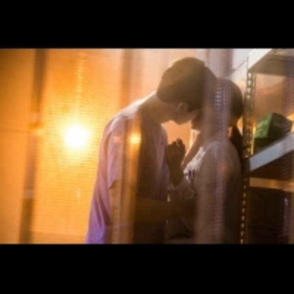 《浪漫醫生金師傅》柳演錫完全丟直球！第一集就熱吻徐玄振，全靠「它」助興...