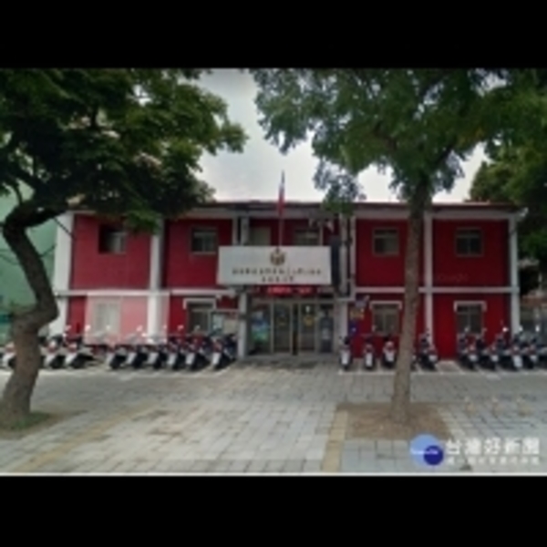 百歲人瑞受困路中　暖警協助護送返家