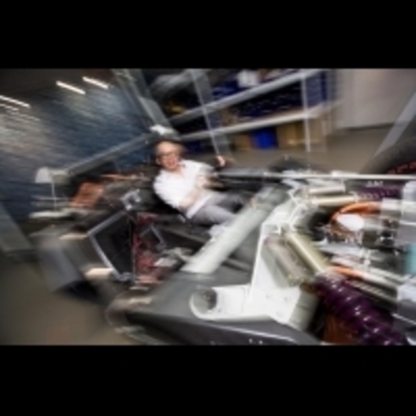 圓4歲時的夢　他造出2台電動賽車與超跑