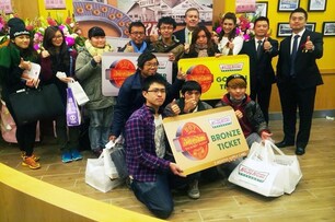 [新聞]Krispy Kreme甜甜圈 超人氣圈住千名粉絲｜開飯喇
