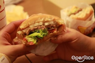 [新聞]IN-N-OUT新鮮漢堡快閃供應 你吃到了嗎？│開飯喇