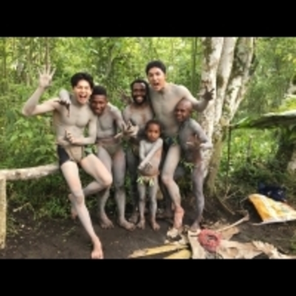 李運慶、任祐成挺進巴布亞新幾內亞深山造訪「外星部落」，不僅重要部位被襲擊，甚至還被「上下其手」...