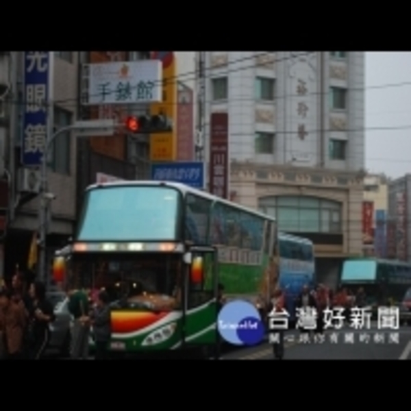 交部公告修改《旅行業租賃遊覽車契約》　司機過夜「一人一室」即起上路