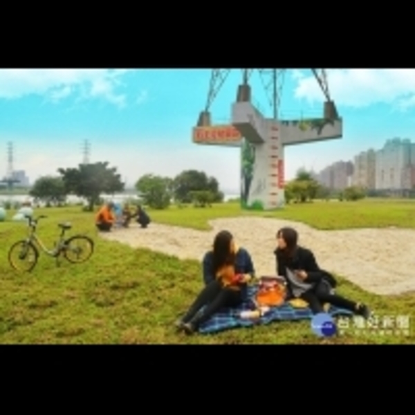 恐龍爬電塔裝置藝術　華中橋下打造「侏儸紀公園」