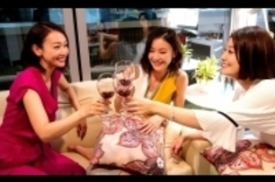 姊就是靠紅酒讓友情加溫　《姊的時代》鍾瑶、潘慧如及朱芷瑩三姊間尺度大開的戲碼充滿看頭