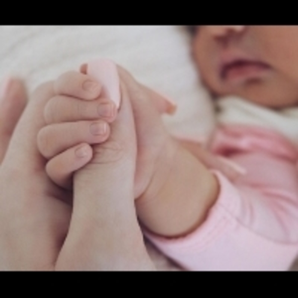 藏了整個懷孕過程，凱莉珍娜Kylie Jenner直接宣布寶寶出生了！