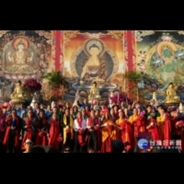 藏傳佛教嘎檔巴燈區祈福點燈　祝福台灣燈會圓滿成功