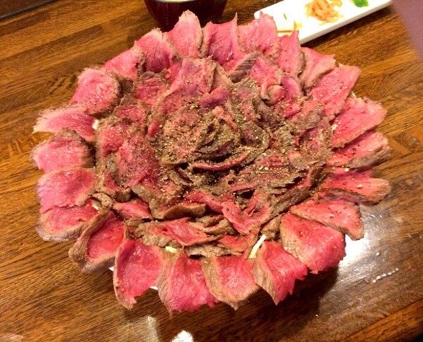 【驚!!】東京盛開的超大牛肉花~足足一磅牛肉製成的蓋飯冠軍 >.<