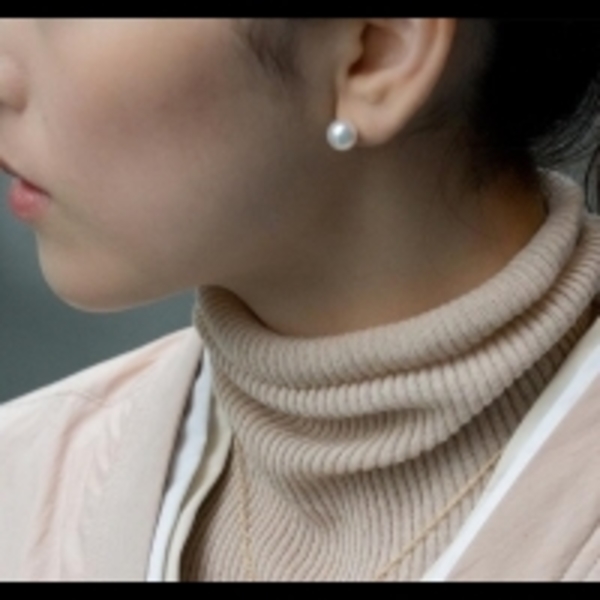 為什麼珍珠耳環戴起來會顯老氣除了大小的選擇之外，日本女孩原來都這樣配戴珍珠耳環...