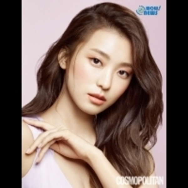 尹寶拉最新畫報公開 盡顯女性優雅成熟美