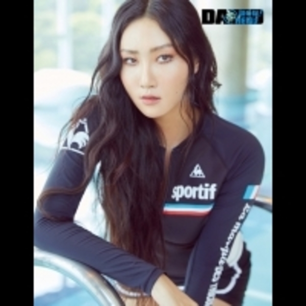 頌樂與華莎最新畫報公開 無懼炎炎夏日展清爽魅力