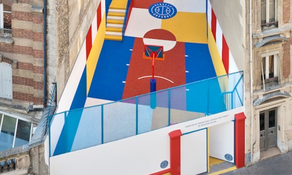 籃球場=城市畫布 來去巴黎的幾何七彩籃球場打場球吧！