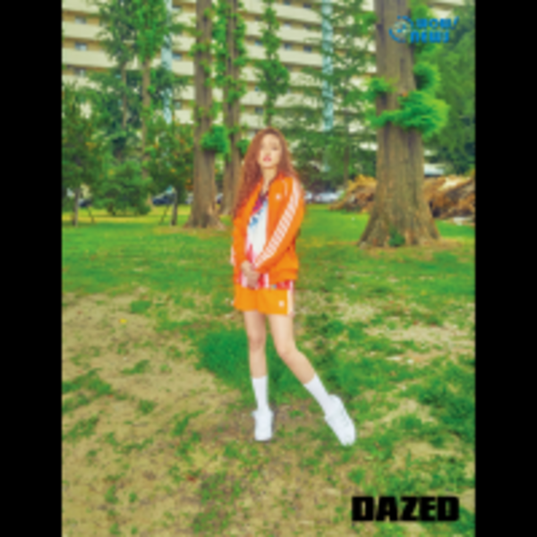 具荷拉最新畫報公開 運動服造型一改少女味