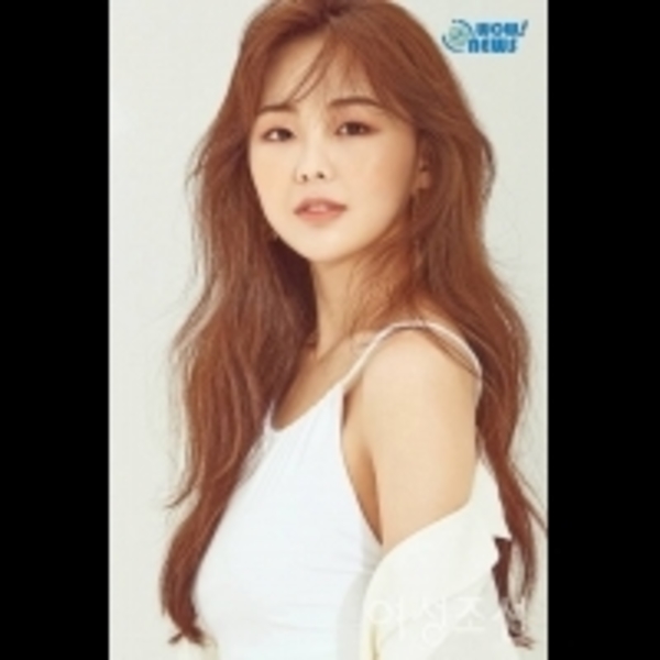 琴世祿最新畫報公開展現女性清涼魅力