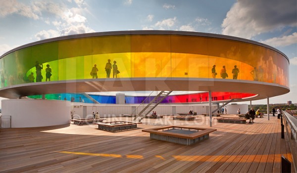 人生必走一次彩虹走廊 丹麥ARoS博物館頂樓全景環型走廊