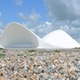 這次在貝殼裡可以聽見交響樂 英國海邊出現了巨型貝殼音樂台