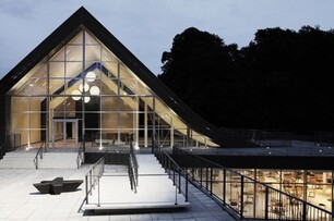 真正的一體成形 丹麥文化中心將屋頂變成溜滑梯了！