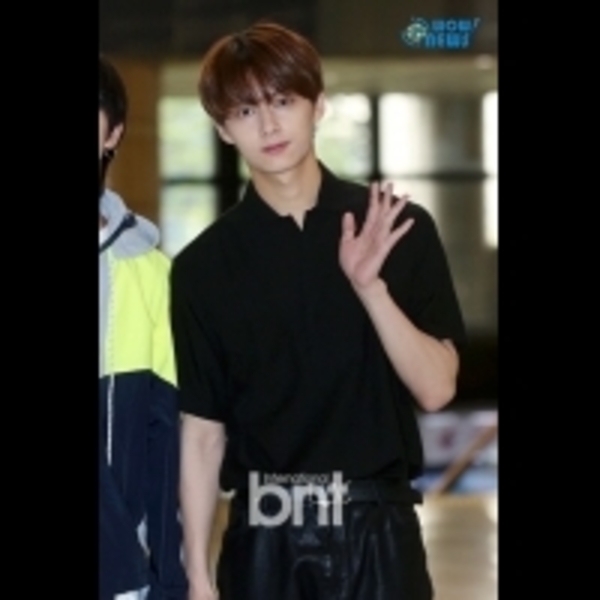 SVT JUN&THE8現身機場赴中國參與拍攝行程