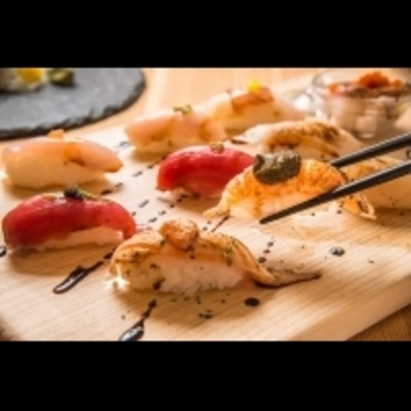 日式清新風格！市場裡也有餐廳質感，連設計擺盤都超用心...