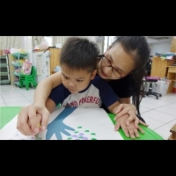 用畫筆與世界對話，透過繪畫和外界溝通