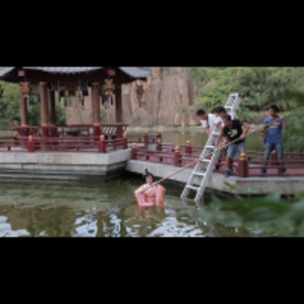 影／媽媽出狠招！《獨孤天下》李依曉使壞受傷被嫌不夠慘，親娘現場指導...