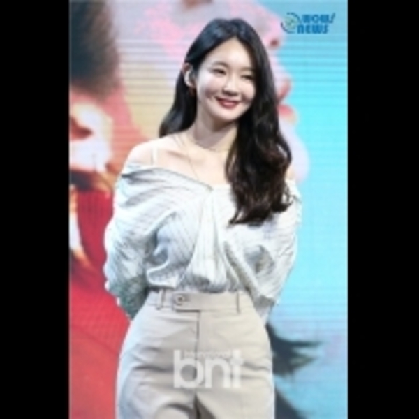 姜敏京舉行個人SHOWCASE 出道十一年首次SOLO