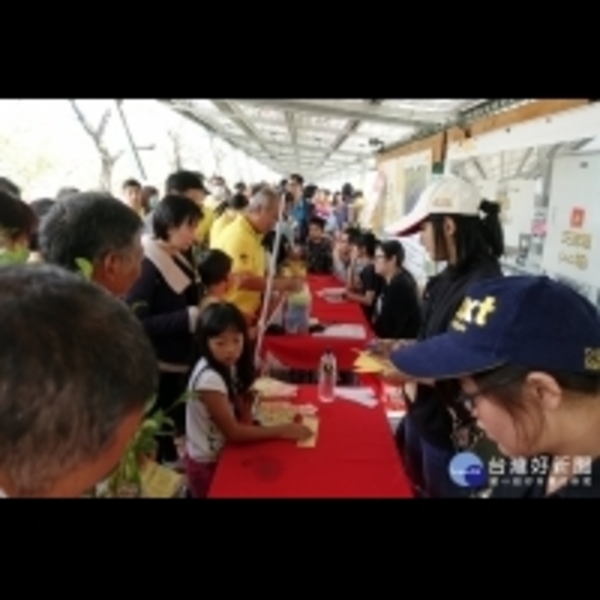 嘉市黃花瘋市集最終日　吸引排隊人龍領樹苗