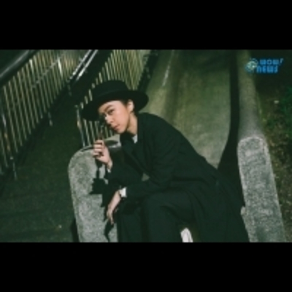 陳綺貞化身女版福爾摩斯！《華生》MV挑戰扮男裝、一人分飾兩角