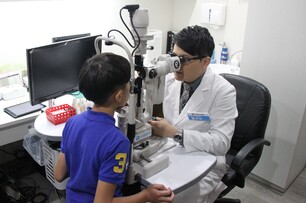眼軸長?遠視儲備量?學童近視必知真相 醫：近視是疾病，科學監測是關鍵