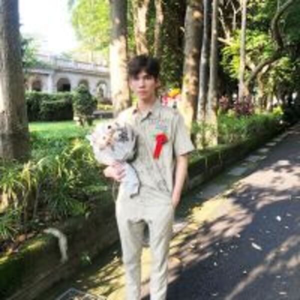 派偉俊高中畢業 媽媽一日限定門戶大開　破例今晚12點過後回家也可以！