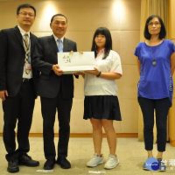 新北孝行楷模　侯友宜勉勵為善行孝