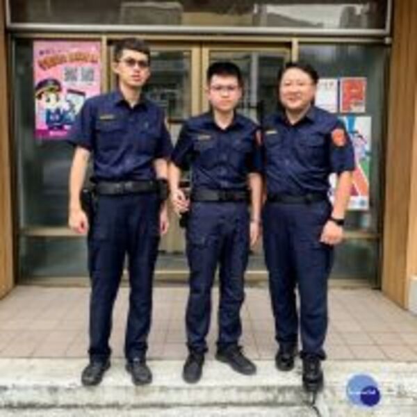 警專同學同派出所服務　2員警相約讀書考上警大