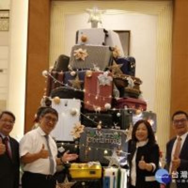 「環遊萬國 夢想聖誕樹」公益點燈　紅包傳愛世界展望會