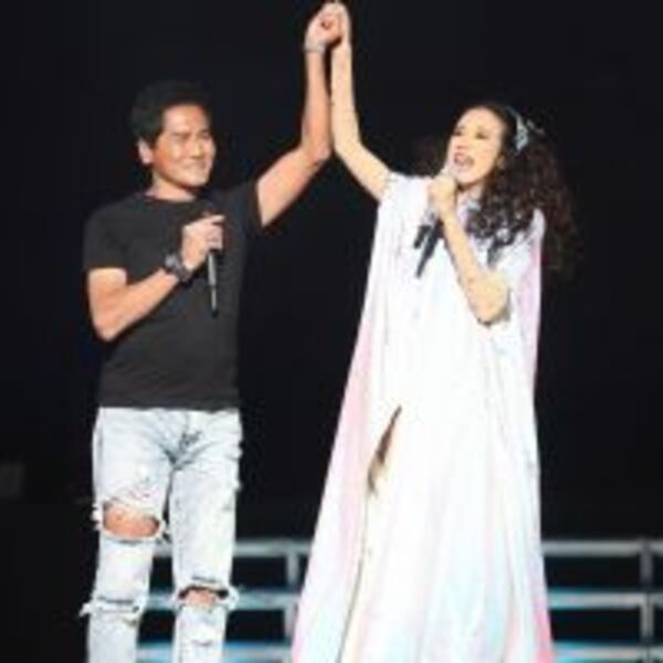 絕色莫文蔚“巔峰之旅”安可場 新衣新歌返場北京 摯友齊秦助陣上演“神仙對唱”