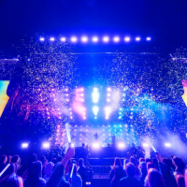 回顧五月天與歌迷的「第一天」　創下演藝史上簽名會時間最早、簽最久紀錄！