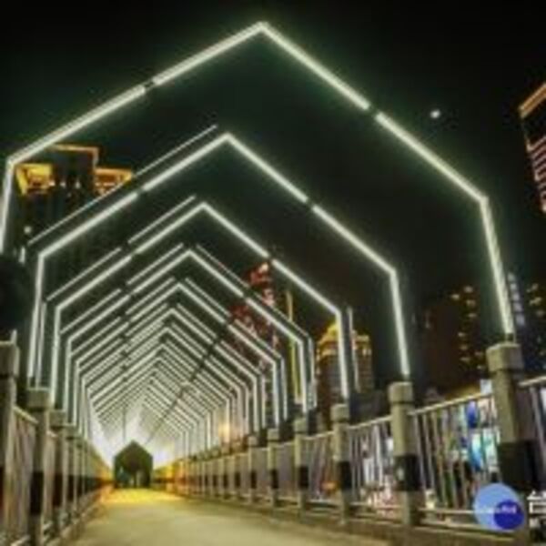 「一軸四橋」點亮台灣大道　台中惠中陸橋LED燈成打卡熱點