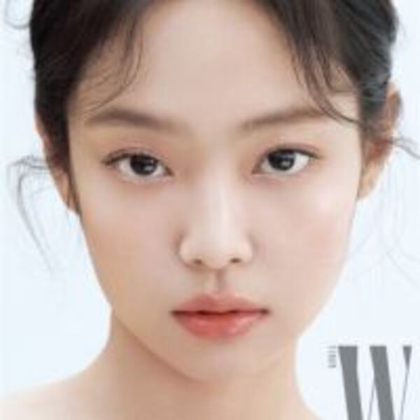 BLACKPINK JENNIE最新畫報公開 完美裸妝展現魅力