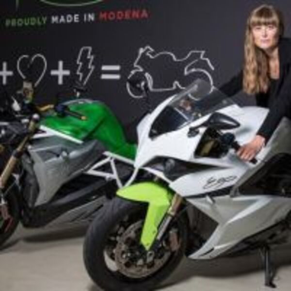 電動摩托賽車-女版Elon Musk