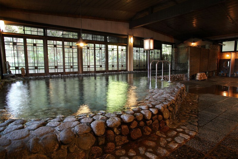 1年只換2次水！日本百年旅館「超毒浴池」遭告發　社長崩潰突死亡