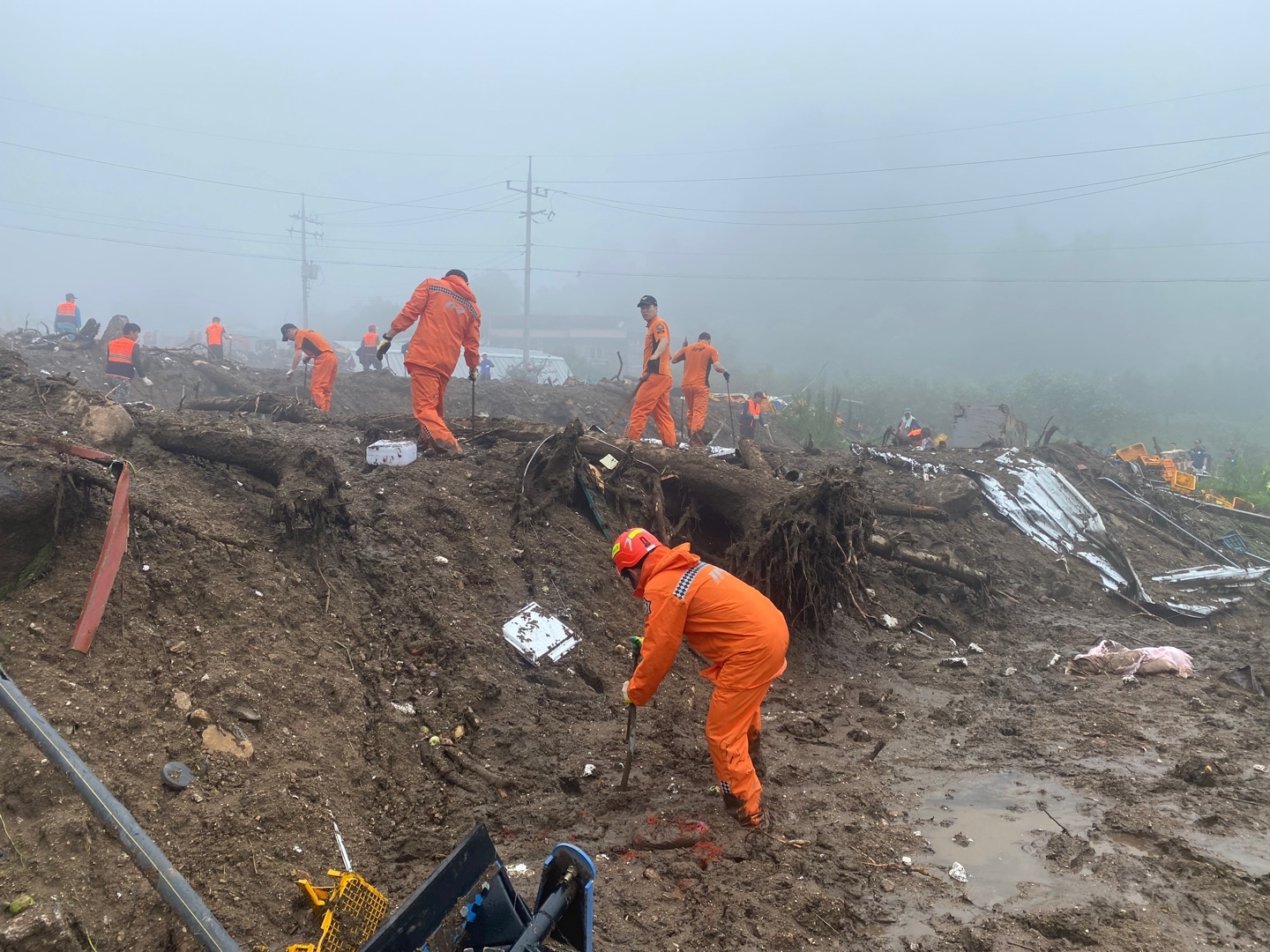 慶尚北道因連日暴雨發生土石流