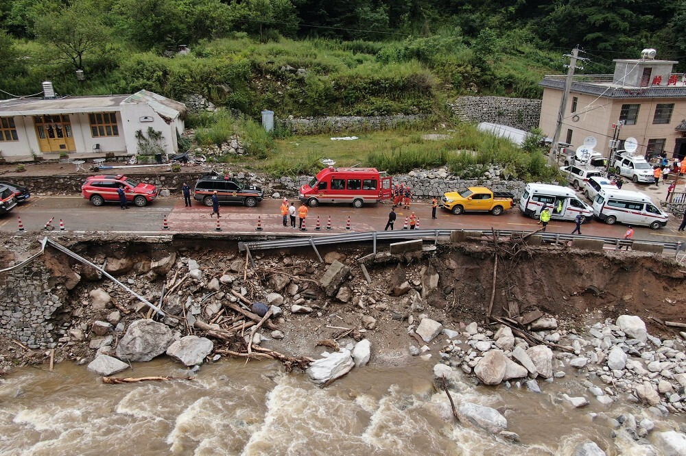 中國西安暴雨引發土石流釀21死6失蹤