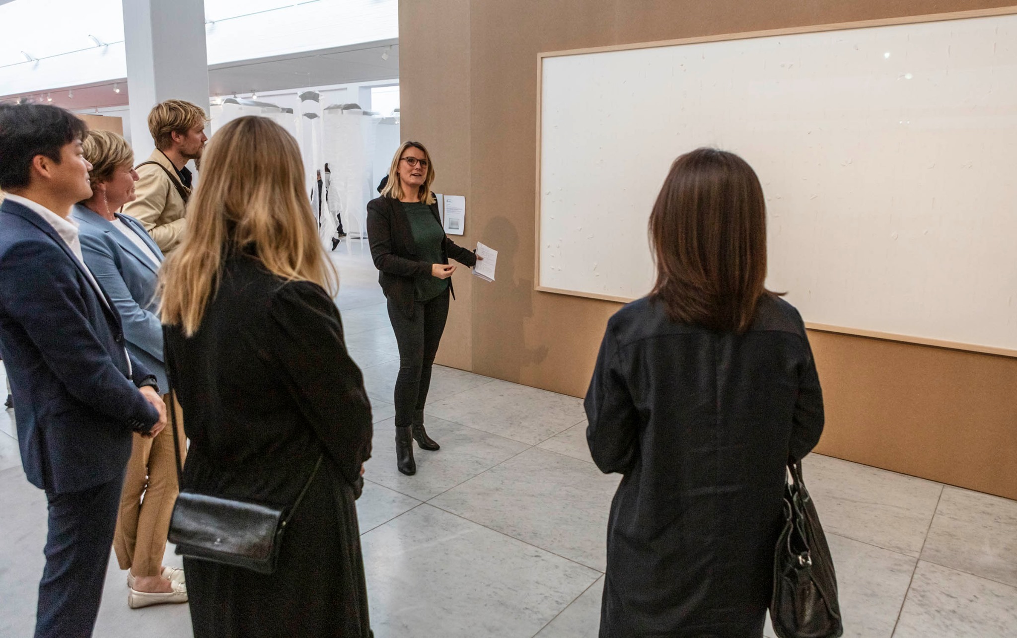 丹麥藝術家哈寧收博物館244萬薪酬卻交出2張空白畫布