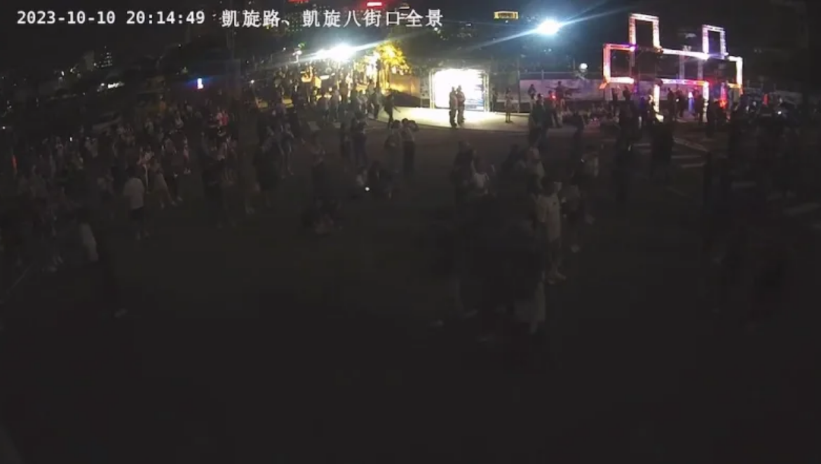 國慶焰火秀台中場狀況百出滅火器樂團主唱不滿抱怨警方回應