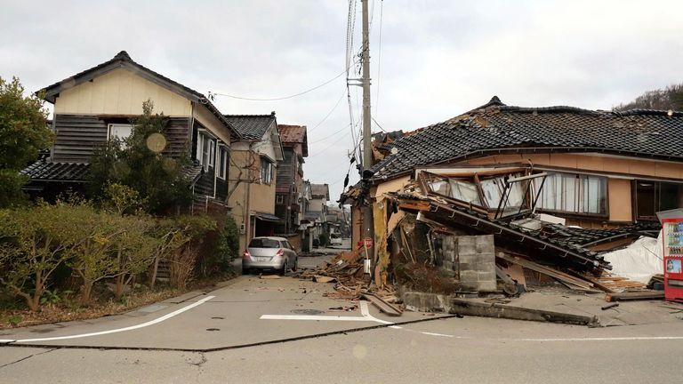 日本強震釀64死！「2女兒被活埋」爸狂搓冰冷手　顫抖喊：一定很痛吧