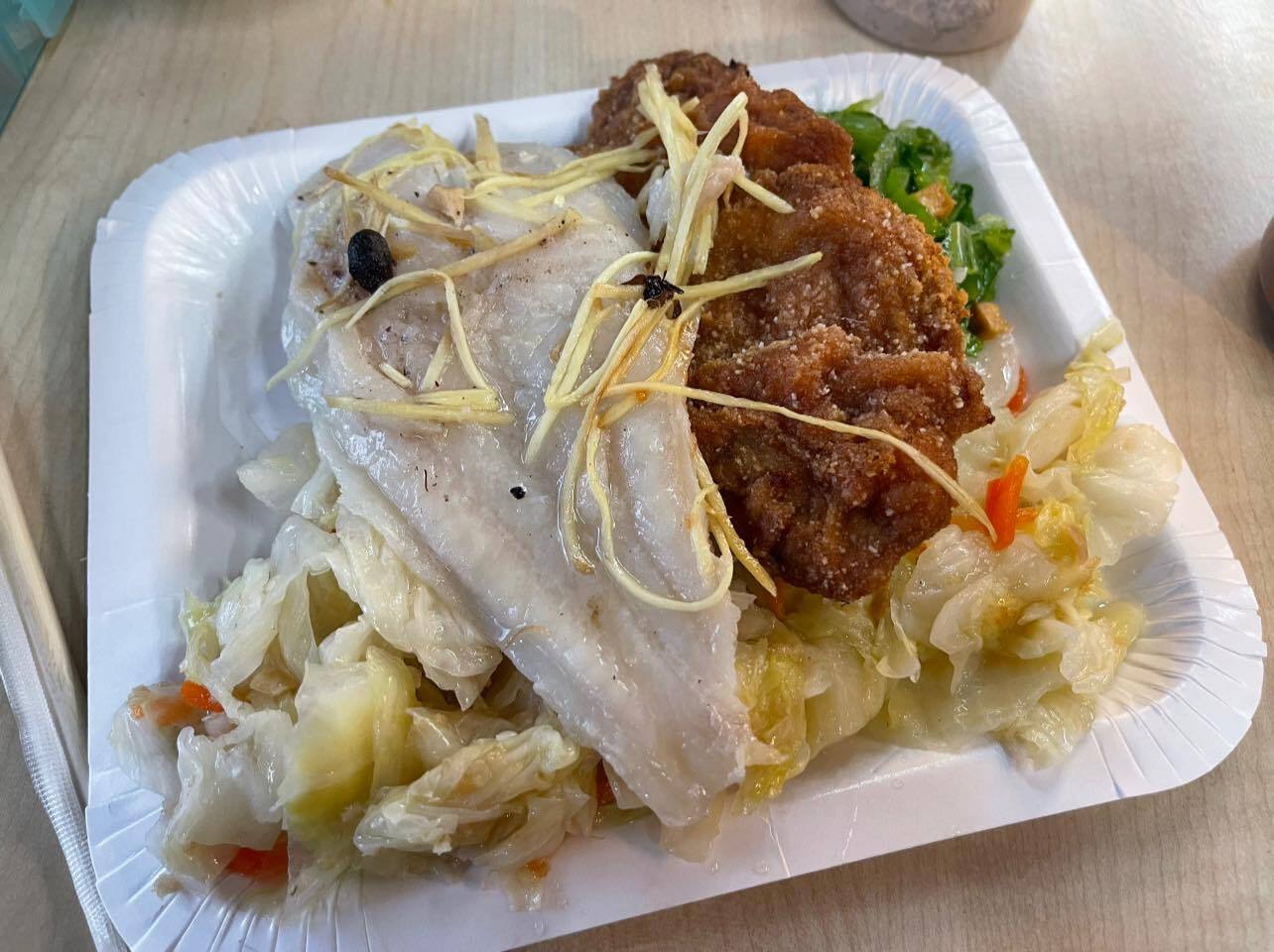 超佛心便當！士林捷運站「雙主菜＋4菜」才100元　他嚇：真的是台北嗎
