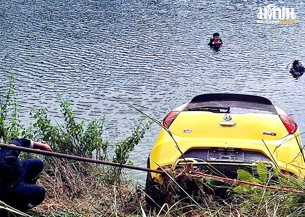 誤把油門當煞車！孕婦「腳一踩」猛衝沉入湖底　夫婦狼狽游回岸邊求救