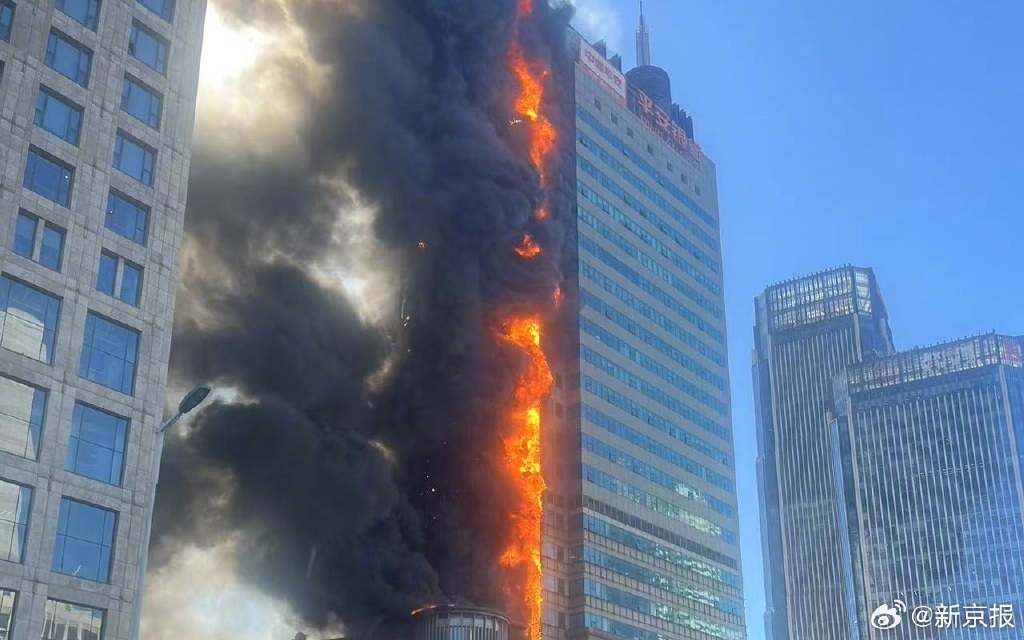 天津27層商辦大樓突發惡火！整棟「彷彿被切開」目前仍傷亡不明