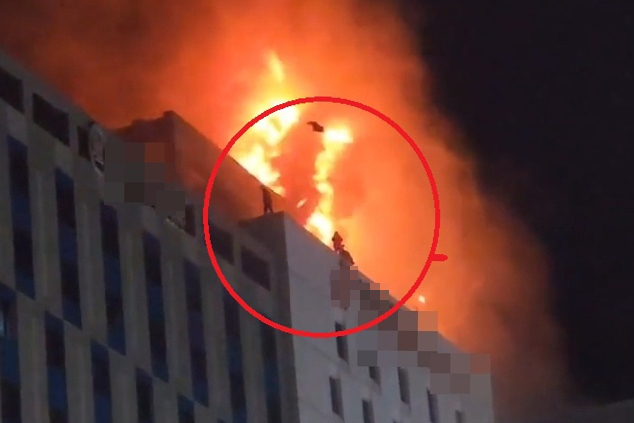 驚悚！韓國18樓飯店大火釀54傷　民眾「跳到隔壁」求生　現場畫面曝光