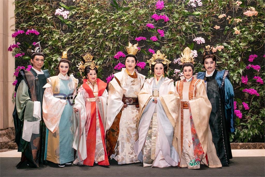 「戲曲王子」遭控脫學生褲猥褻　唐美雲歌仔劇團：確定換角